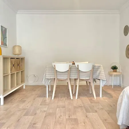 3 Habitaciones, Terraza Y A 200 Metros De La Playa Apartamento