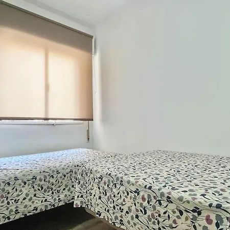 3 Habitaciones, Terraza Y A 200 Metros De La Playa