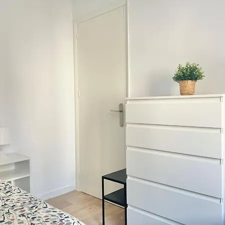 3 Habitaciones, Terraza Y A 200 Metros De La Playa