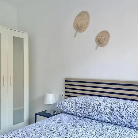 3 Habitaciones, Terraza Y A 200 Metros De La Playa * Málaga