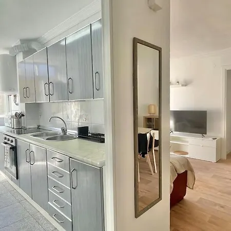 3 Habitaciones, Terraza Y A 200 Metros De La Playa Apartamento Málaga
