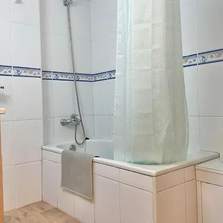 3 Habitaciones, Terraza Y A 200 Metros De La Playa Malaga